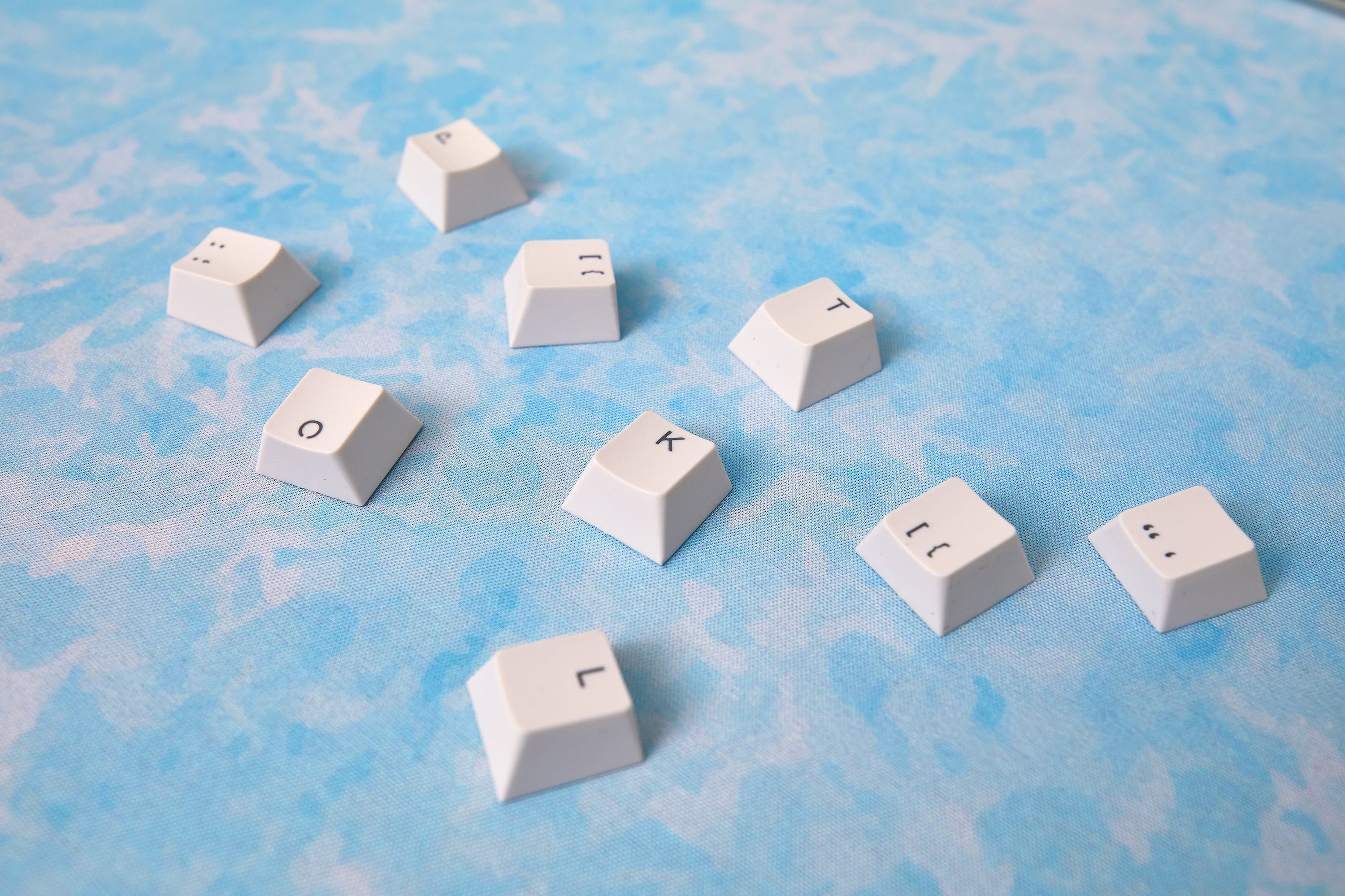 How Keycap Material Affects Typing Speed and Comfort – GlacierPCGaming.com
